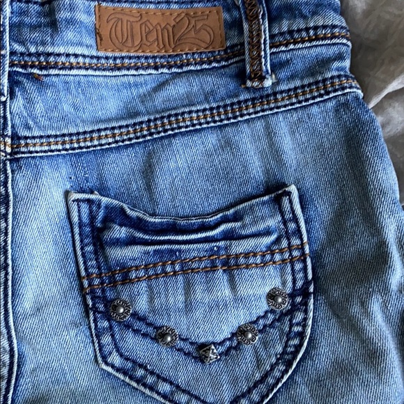 Denim shorts - Picture 5 of 7